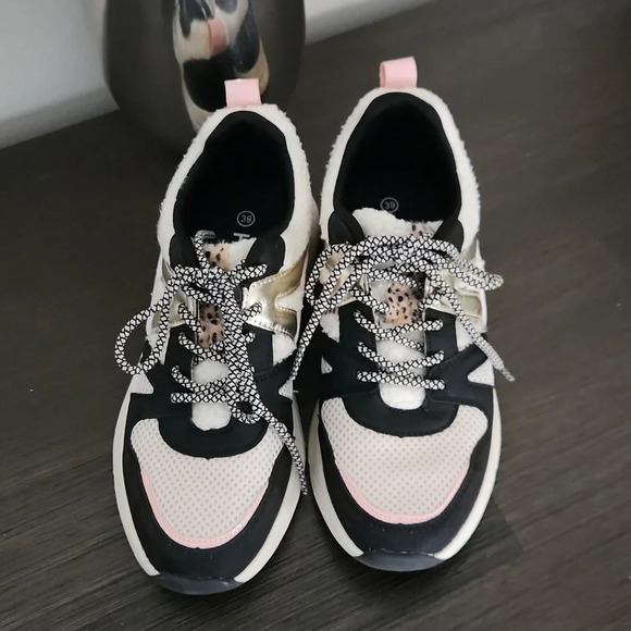 POSH by Poelman Lace and Faux Fur Sneakers women’s size 8 US - Picture 3 of 10